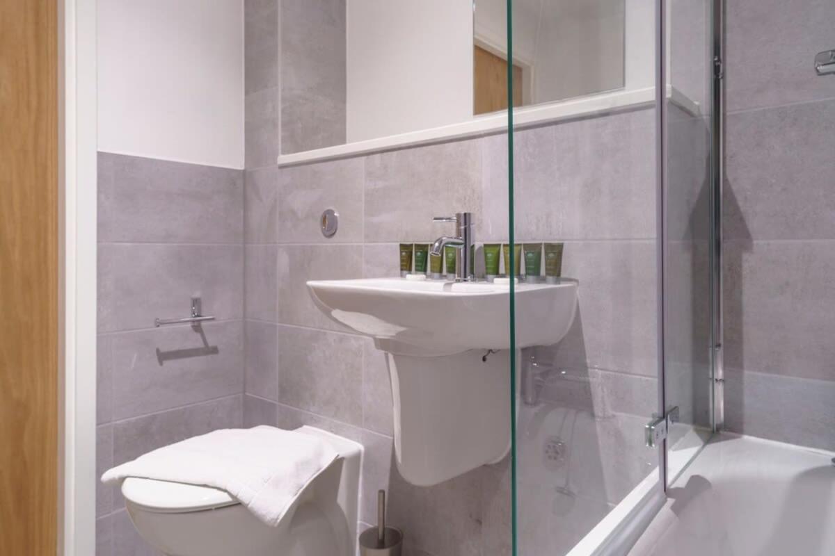 Stunning 2 Bed Apartment In Salford With Views Mánchester Exterior foto