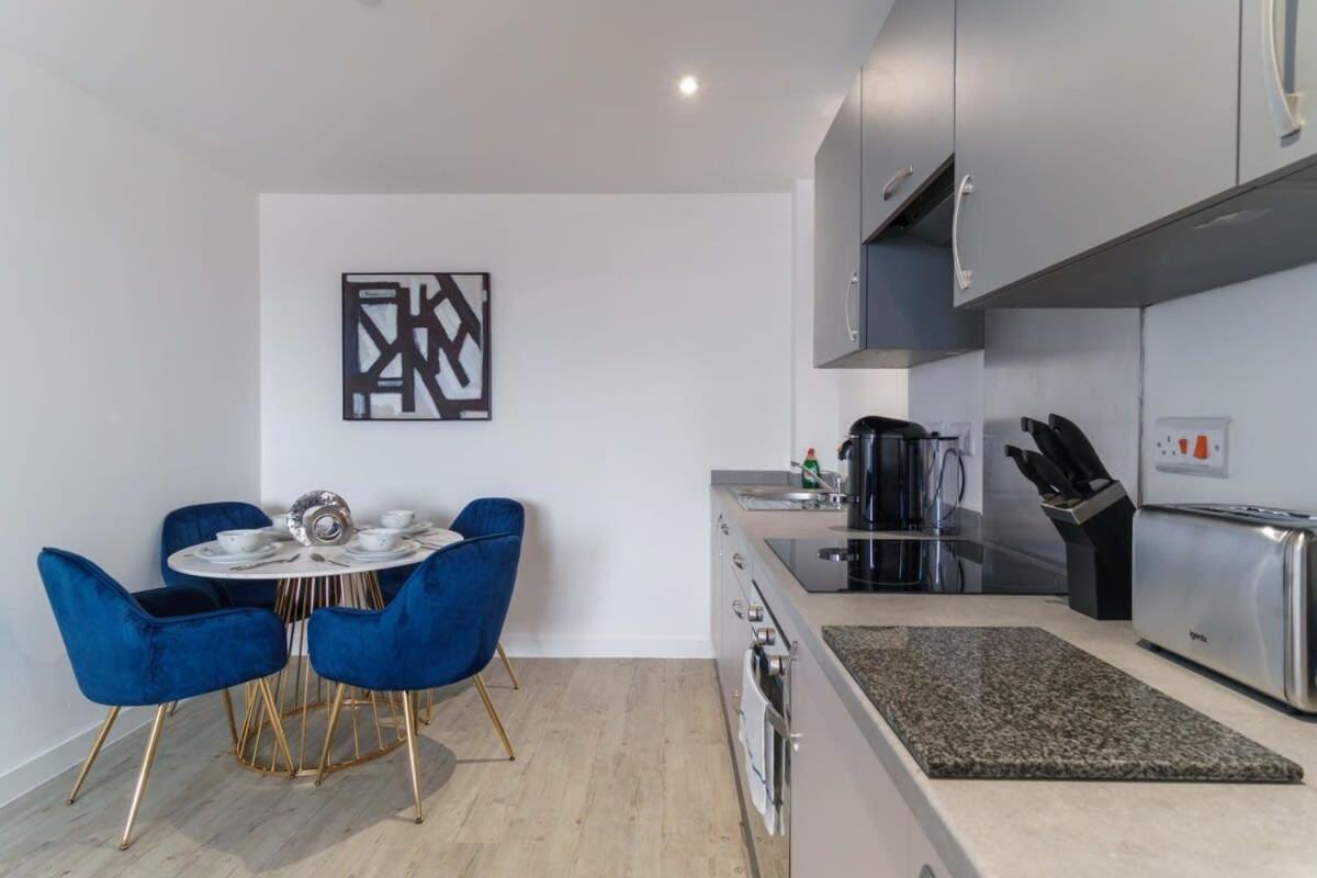 Stunning 2 Bed Apartment In Salford With Views Mánchester Exterior foto