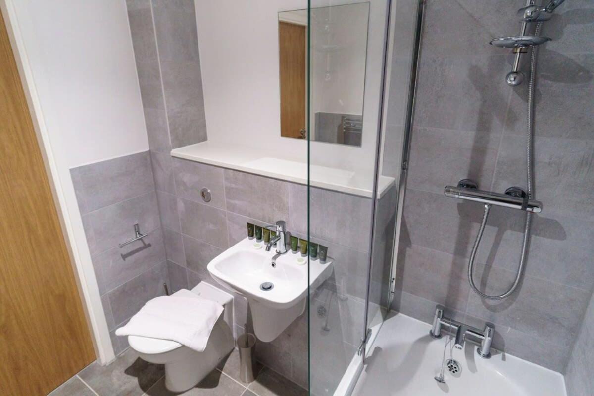 Stunning 2 Bed Apartment In Salford With Views Mánchester Exterior foto